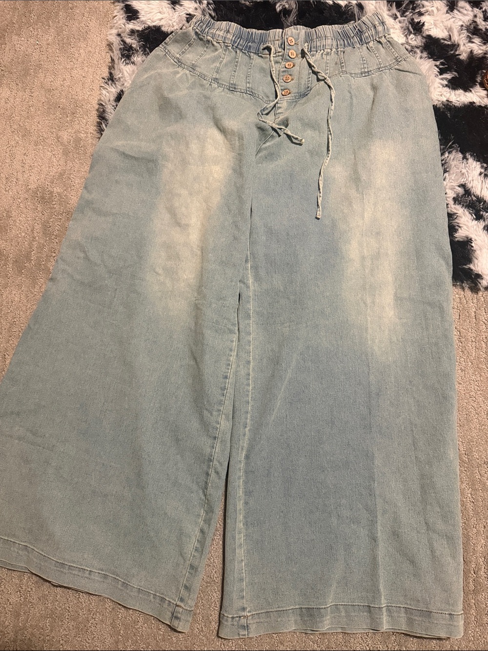 Wide Leg High-Waist Light Wash Denim Pants - Picture 4 of 5